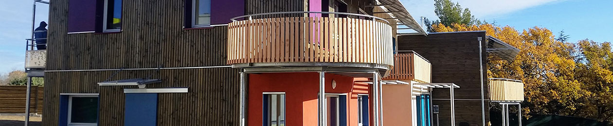 Logements collectifs en construction ossature bois & bardages &enduits (2017 ; Forcalquier)